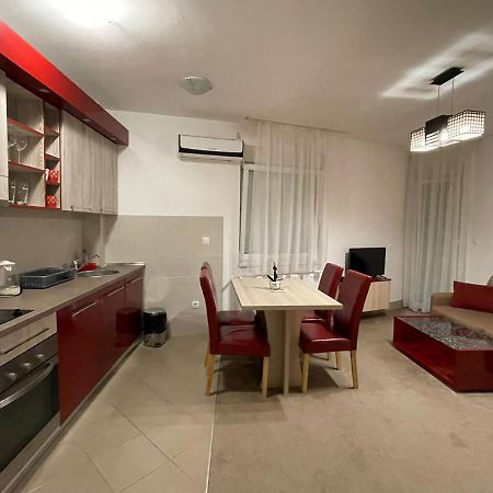 Holiday Wing Apartments Ягодина Экстерьер фото