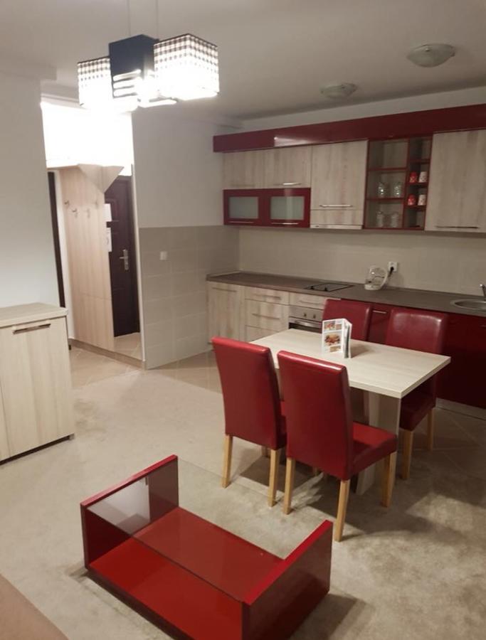 Holiday Wing Apartments Ягодина Экстерьер фото
