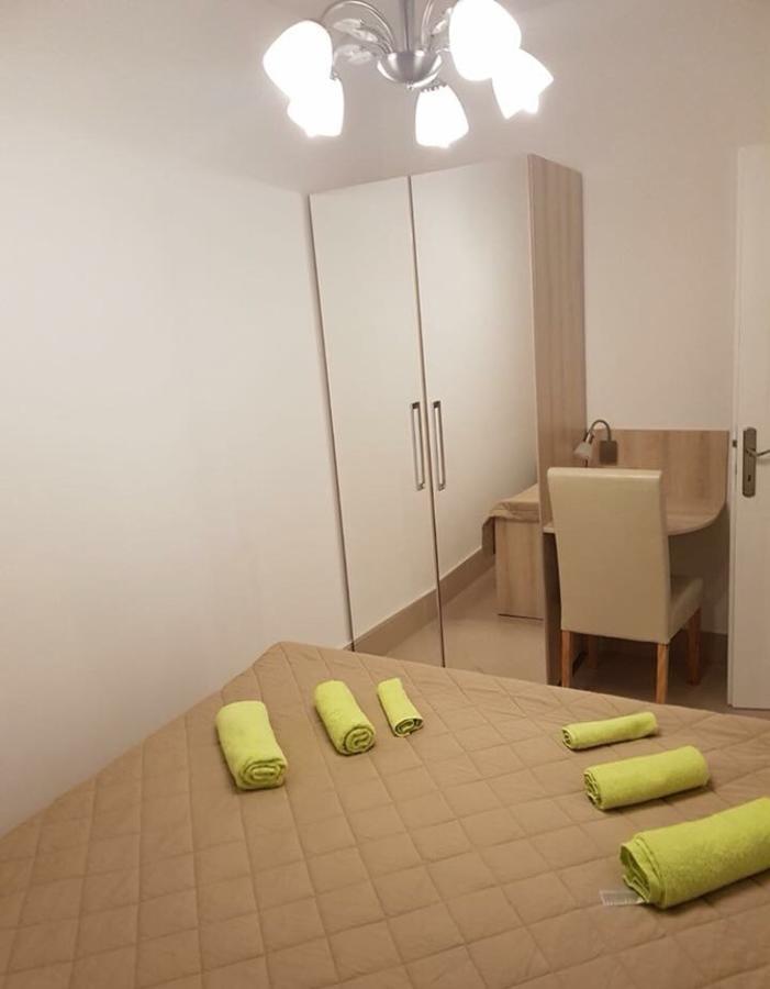 Holiday Wing Apartments Ягодина Экстерьер фото